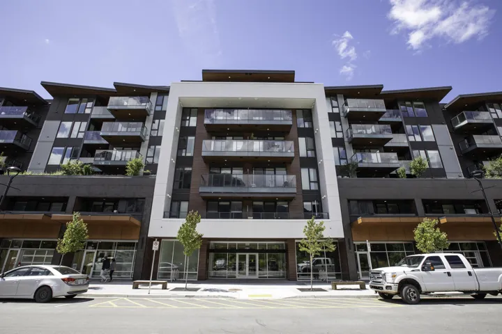 View of apartment building / complex