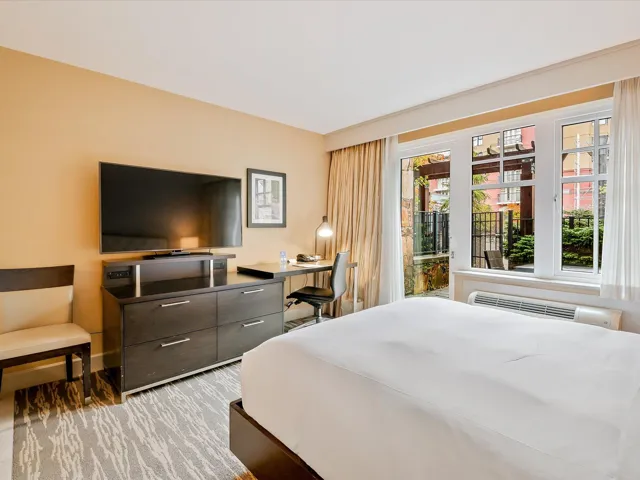 Bedroom with access to outside