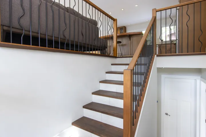 Stairway featuring ornamental molding