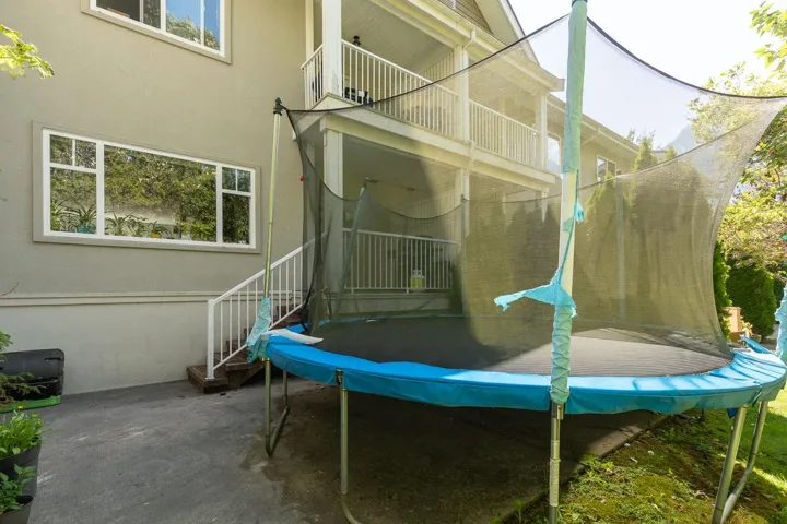 Patio / terrace with a trampoline and a patio area