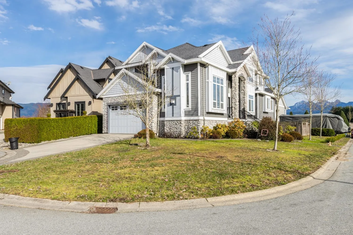 12493 Davenport Drive, Maple Ridge, BC V2X 8X2