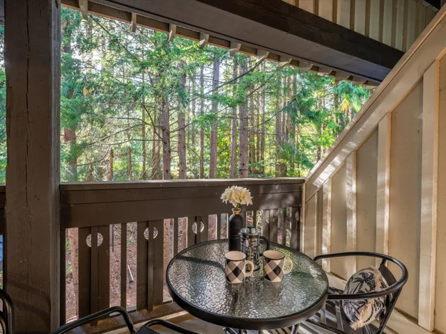 Balcony with outdoor dining space