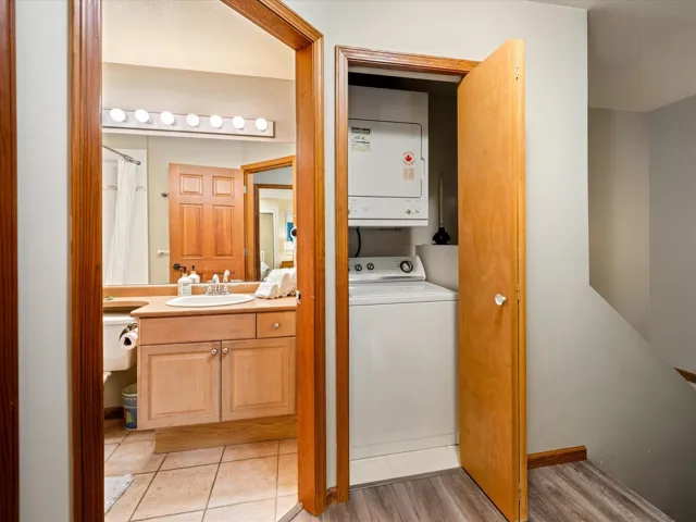 Laundry area with light tile patterned floors