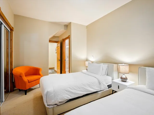 Ground level bedroom 3/3.