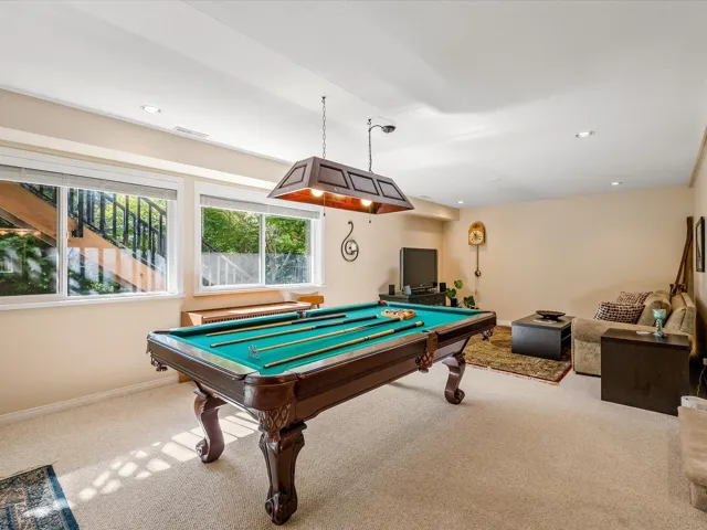 Playroom with visible vents, recessed lighting, baseboards, and carpet