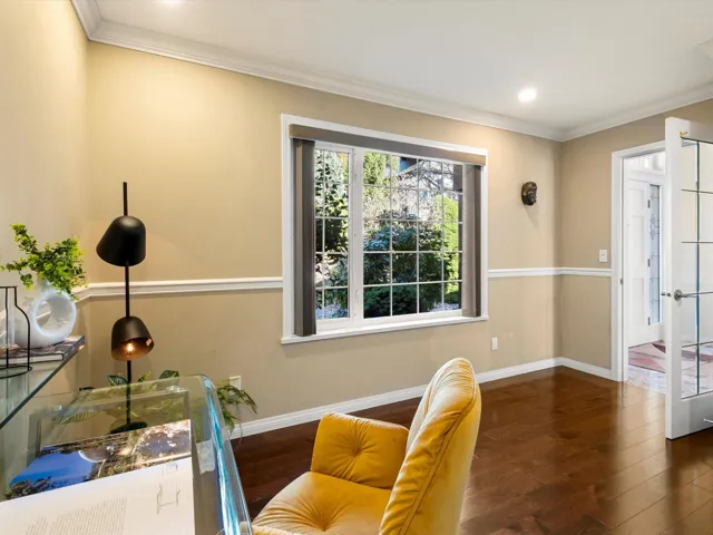 Living area featuring hardwood / wood-style flooring, recessed lighting, crown molding, and baseboards