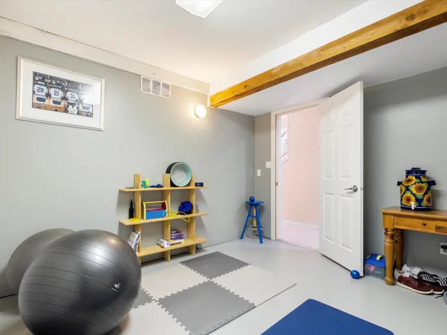 Exercise room with visible vents