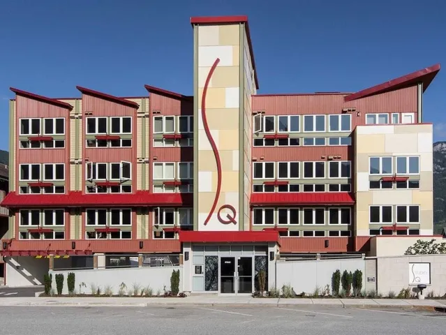 View of apartment building / complex