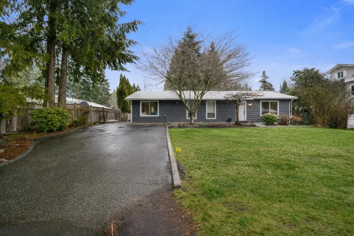 Single story home featuring driveway