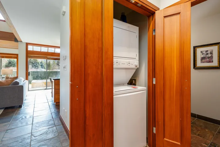Integrated laundry closet with stacked appliances
