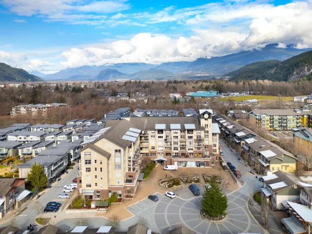 Drone / aerial view featuring a mountain view