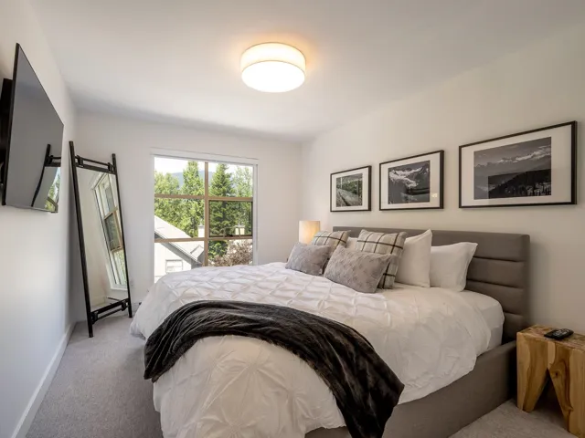 Bedroom with a barn door, carpet flooring, and baseboards