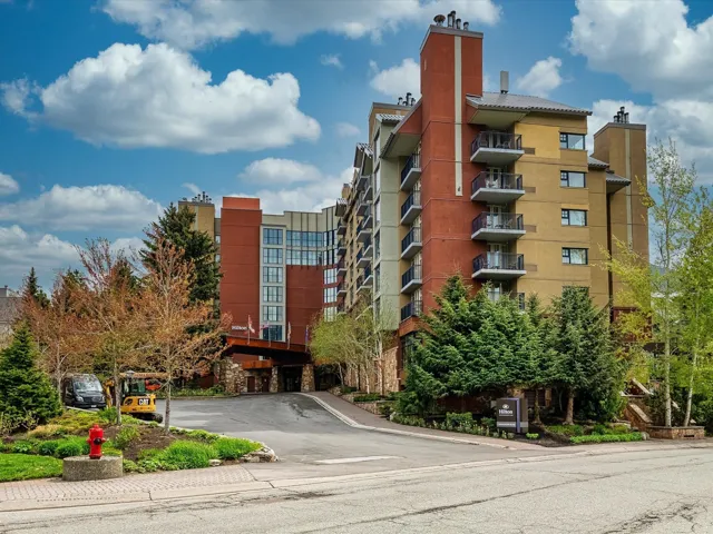 View of apartment building / complex