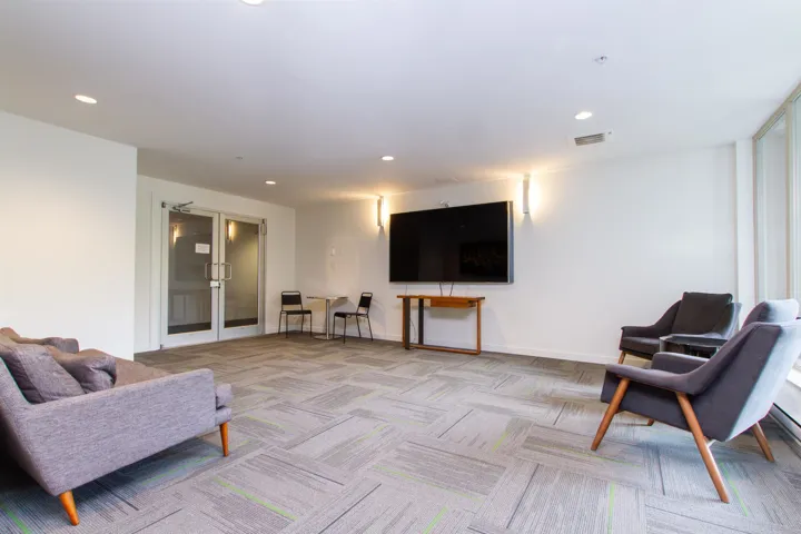 Living room featuring light carpet, baseboards, visible vents, and recessed lighting