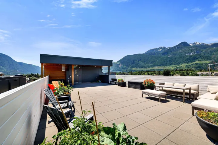 Common roof top patio with garden furniture and 360 degree views!