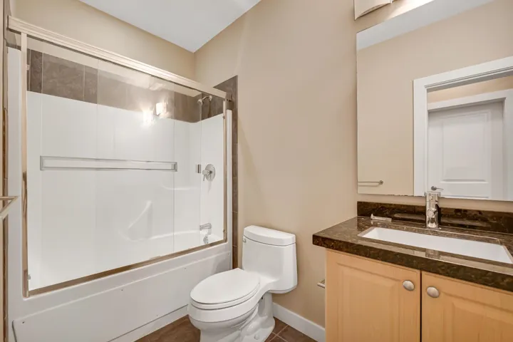 Suite bathroom