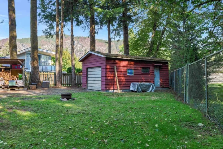 View of yard with an outdoor structure and a detached garage