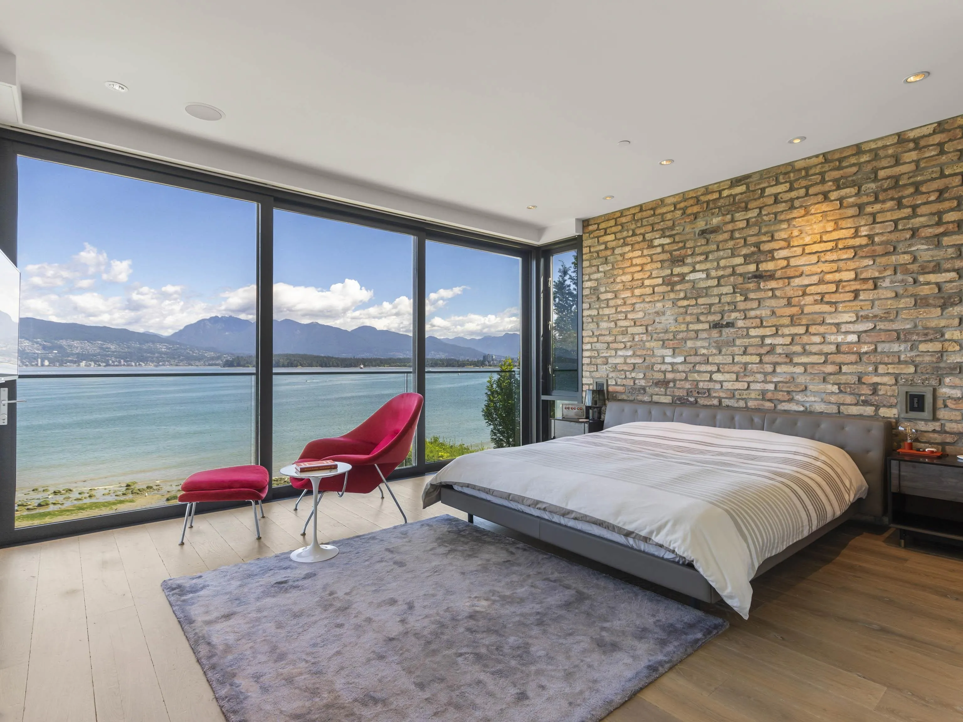 3305 Point Grey Road, Vancouver, BC V6R 1A4