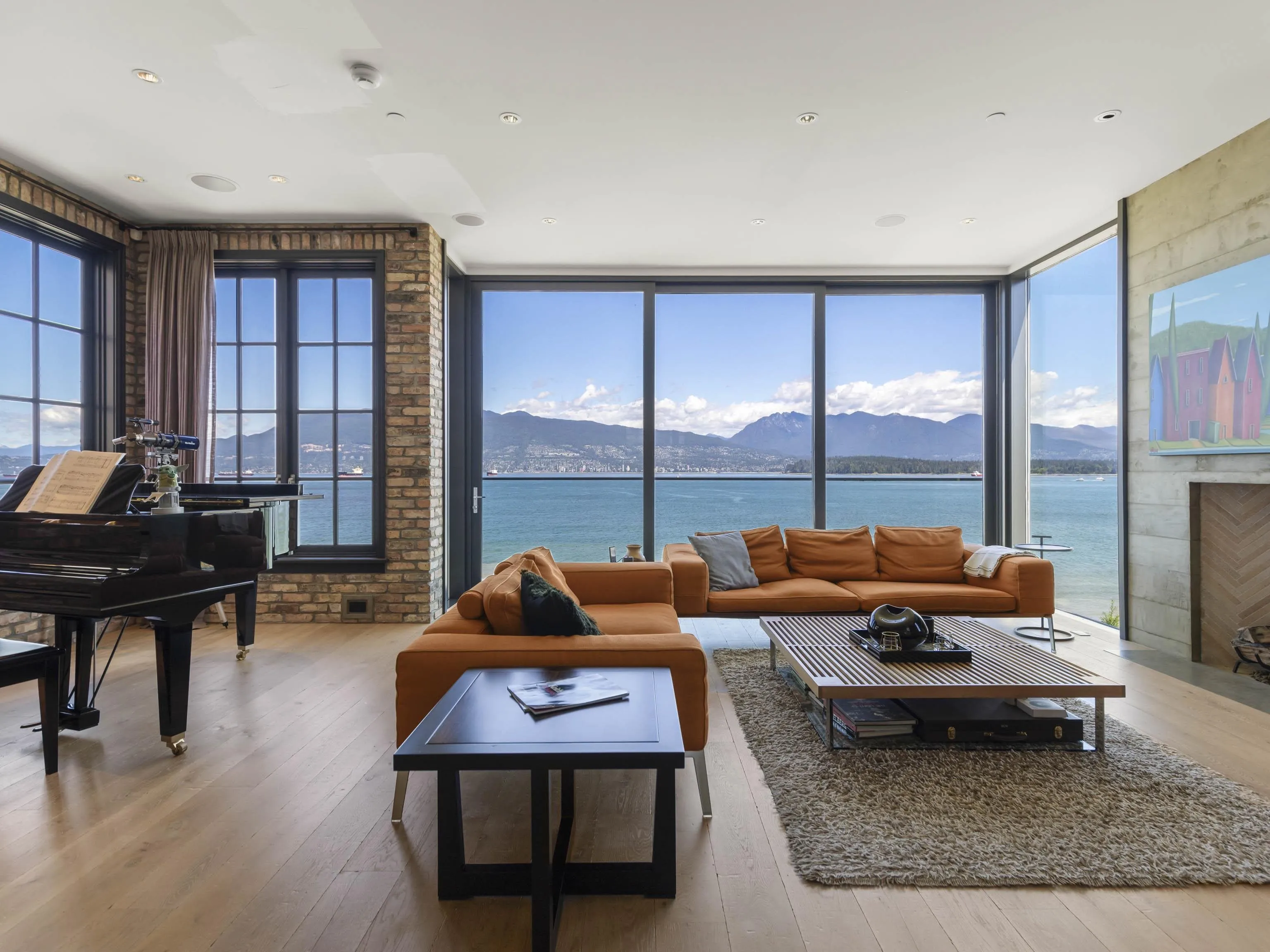3305 Point Grey Road, Vancouver, BC V6R 1A4