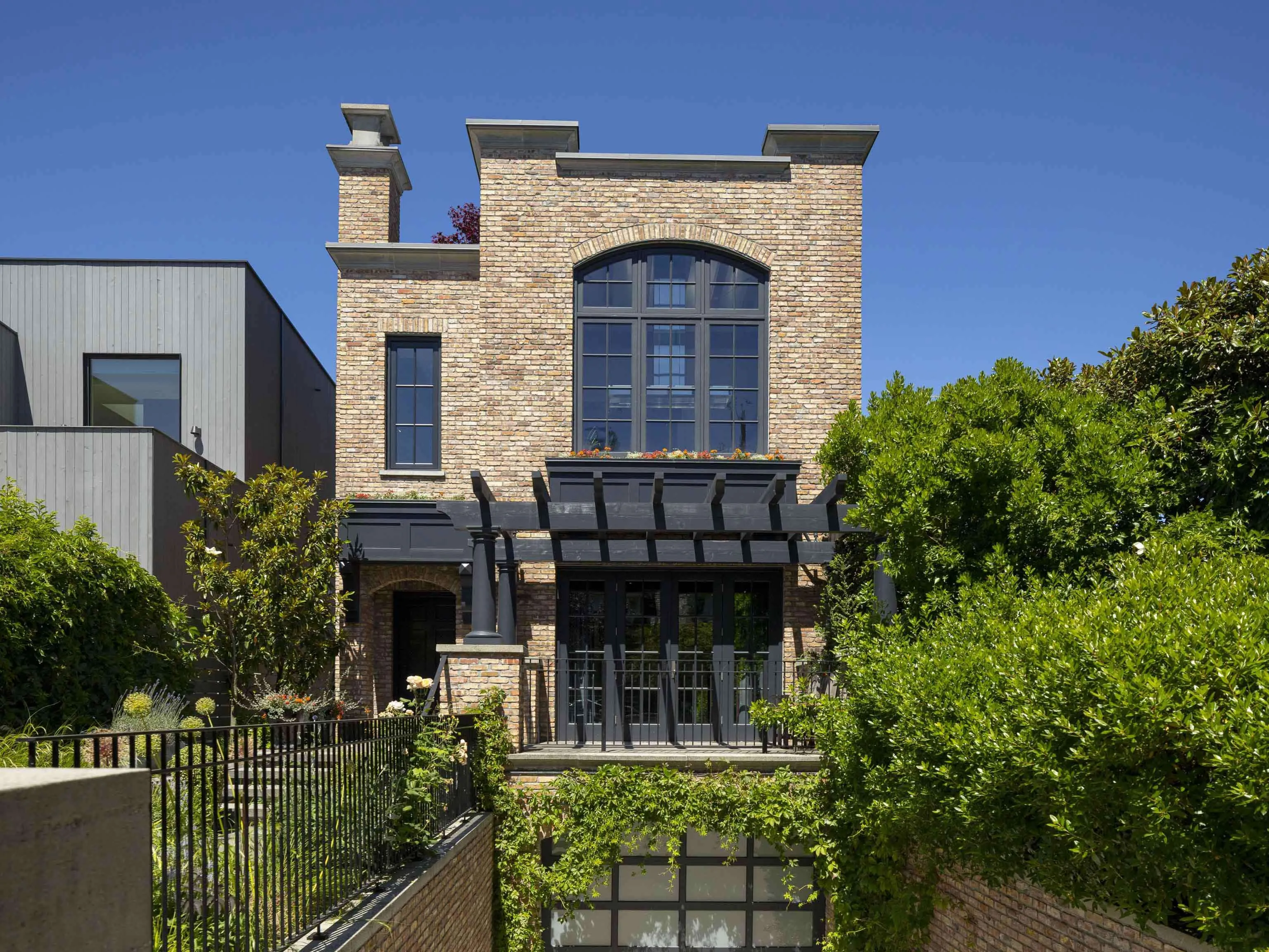 3305 Point Grey Road, Vancouver, BC V6R 1A4