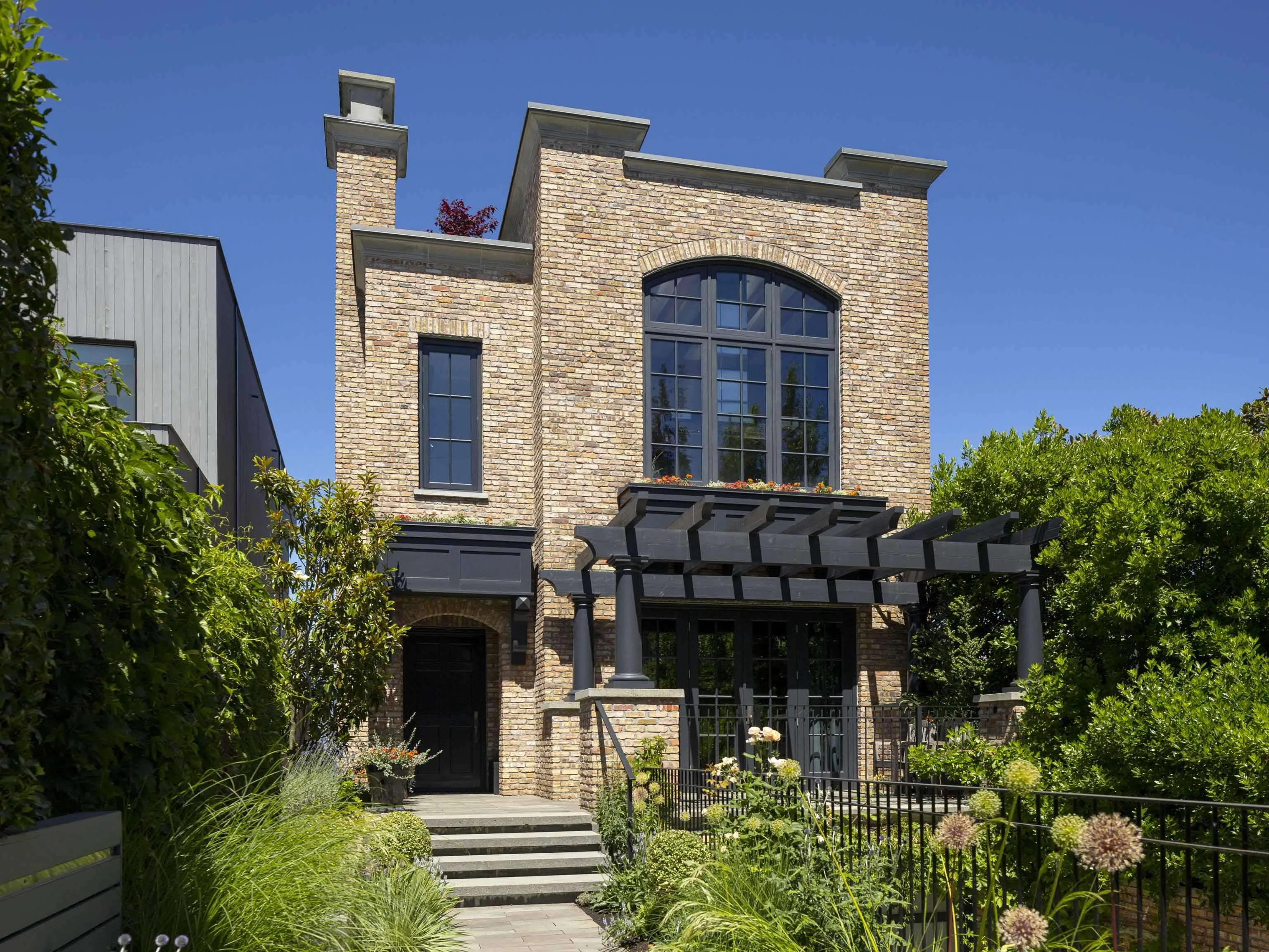 3305 Point Grey Road, Vancouver, BC V6R 1A4