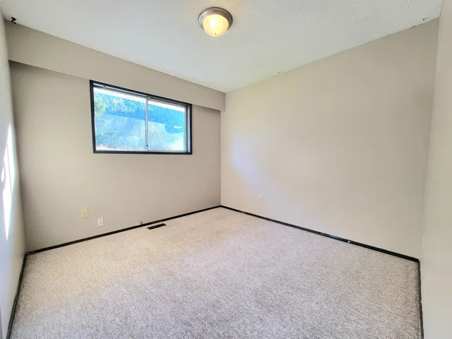 Spare room with carpet and a textured ceiling
