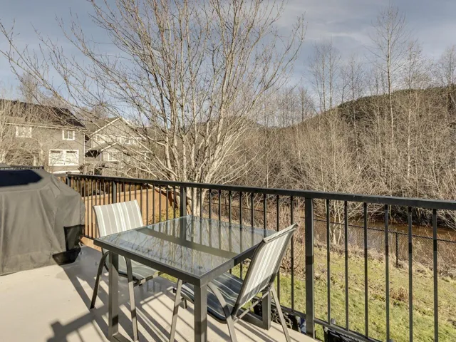 Balcony with a grill and outdoor dining space