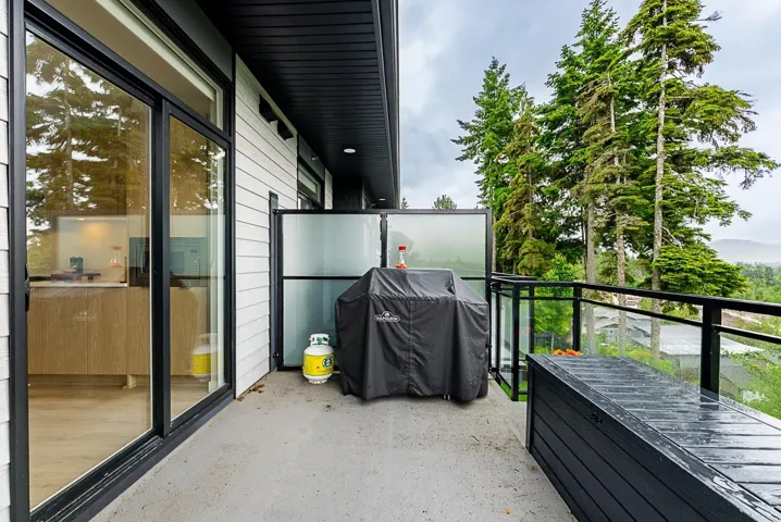 Balcony featuring grilling area