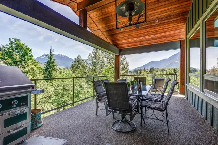 Expansive covered outdoor living space featuring a textured surface, wood-finish ceiling, and ceiling-mounted heater
