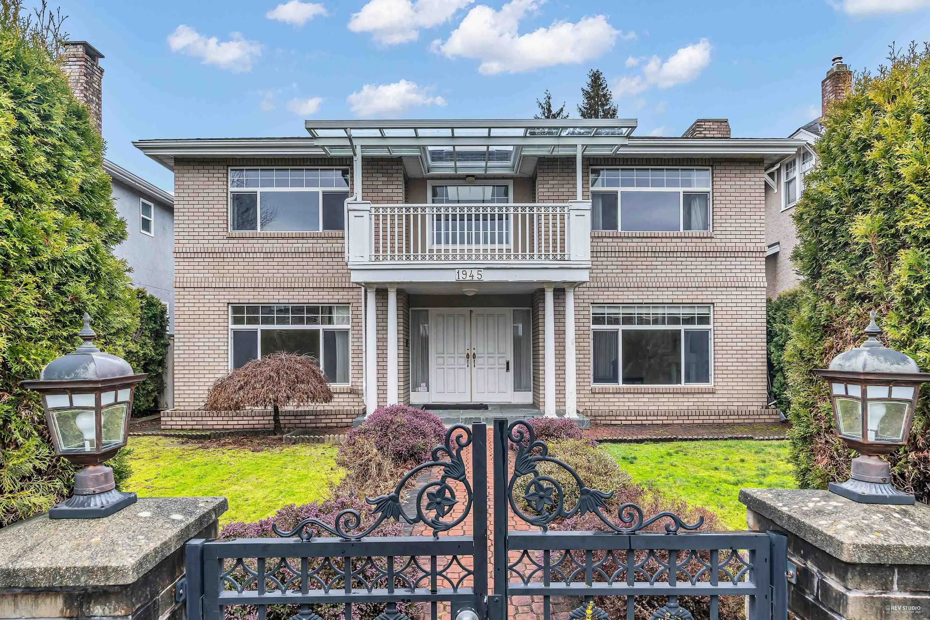 1945 W 44th Avenue, Vancouver, BC V6M 2E8