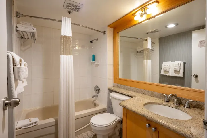 Full bath with shower / tub combo and vanity
