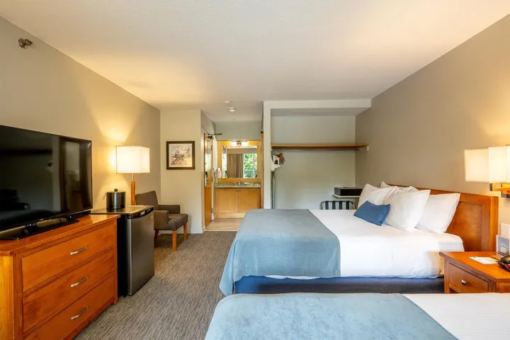 Carpeted bedroom featuring ensuite bathroom