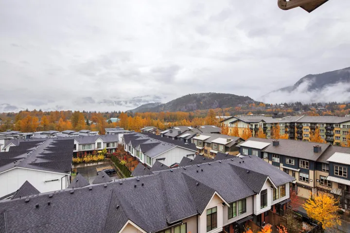Aerial view featuring a residential view and a mountain view