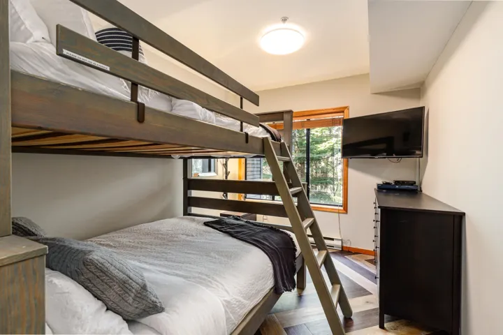 Double over queen bunk