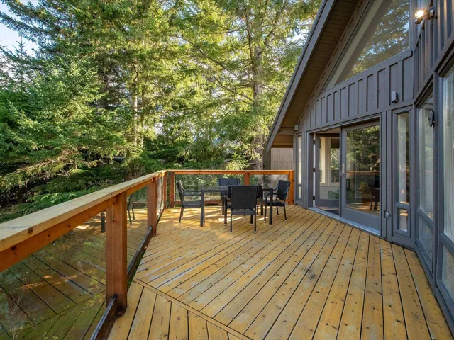 Deck featuring outdoor dining area