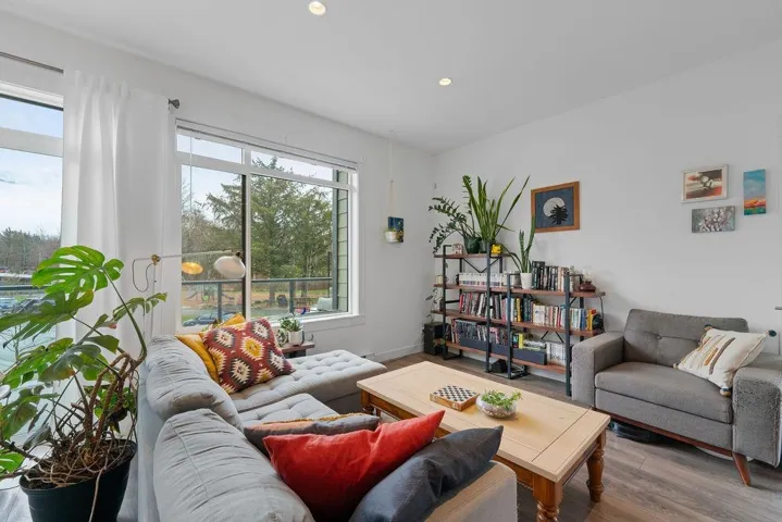 Living room featuring recessed lighting, wood finished floors, and baseboards