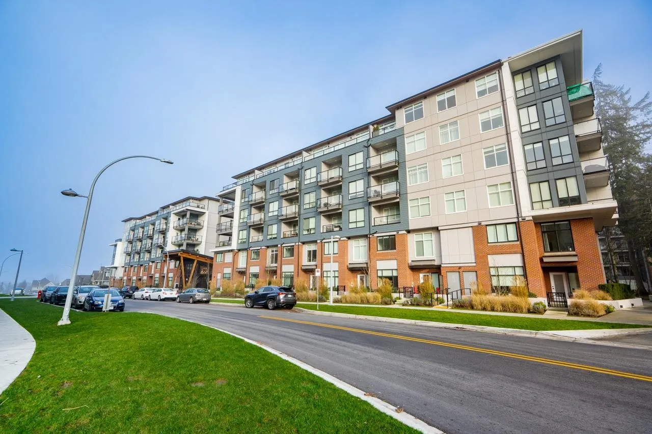 208 3528 146a Street, Surrey, BC V4P 0H4