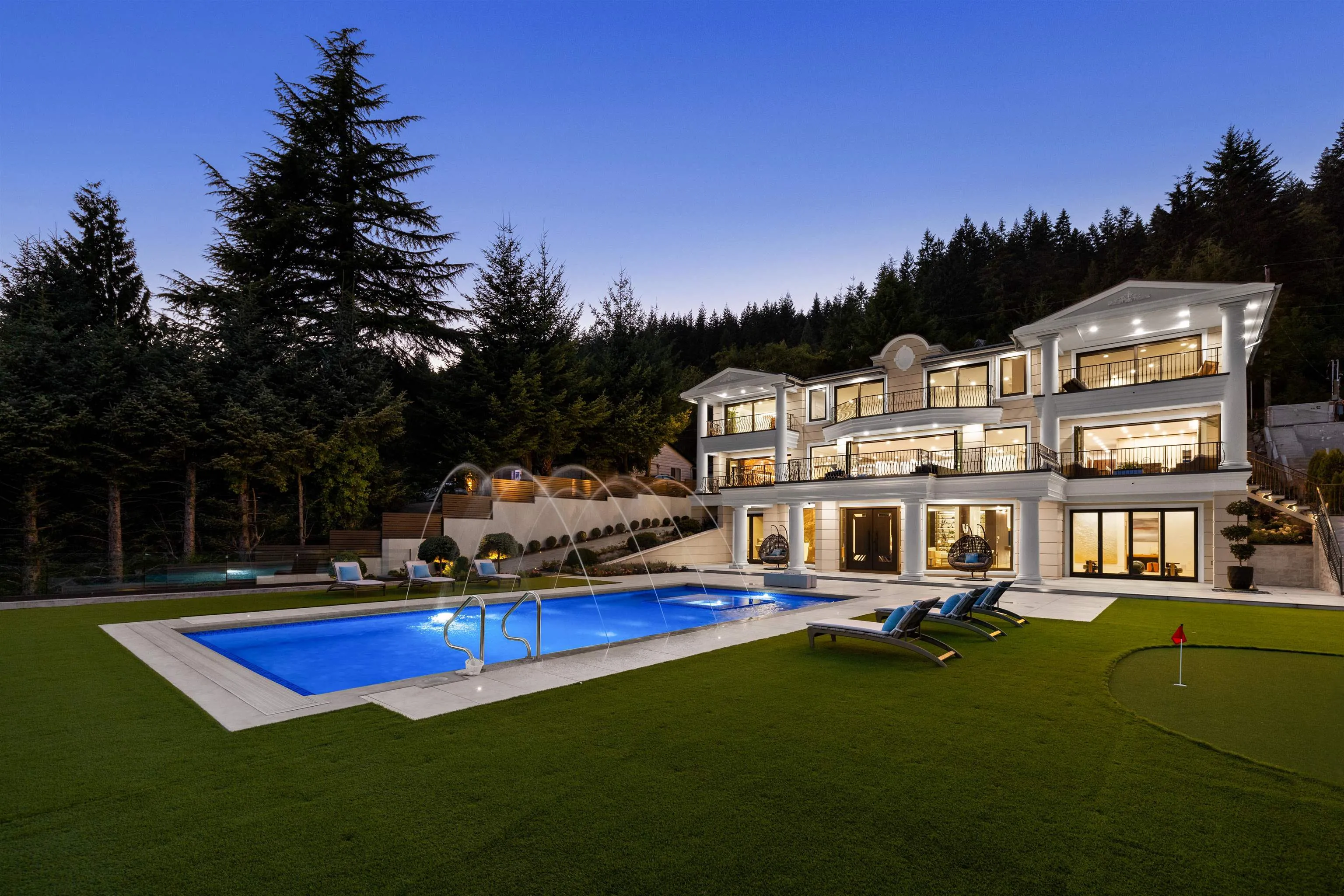 1123 Crestline Road, West Vancouver, BC V7S 2E3