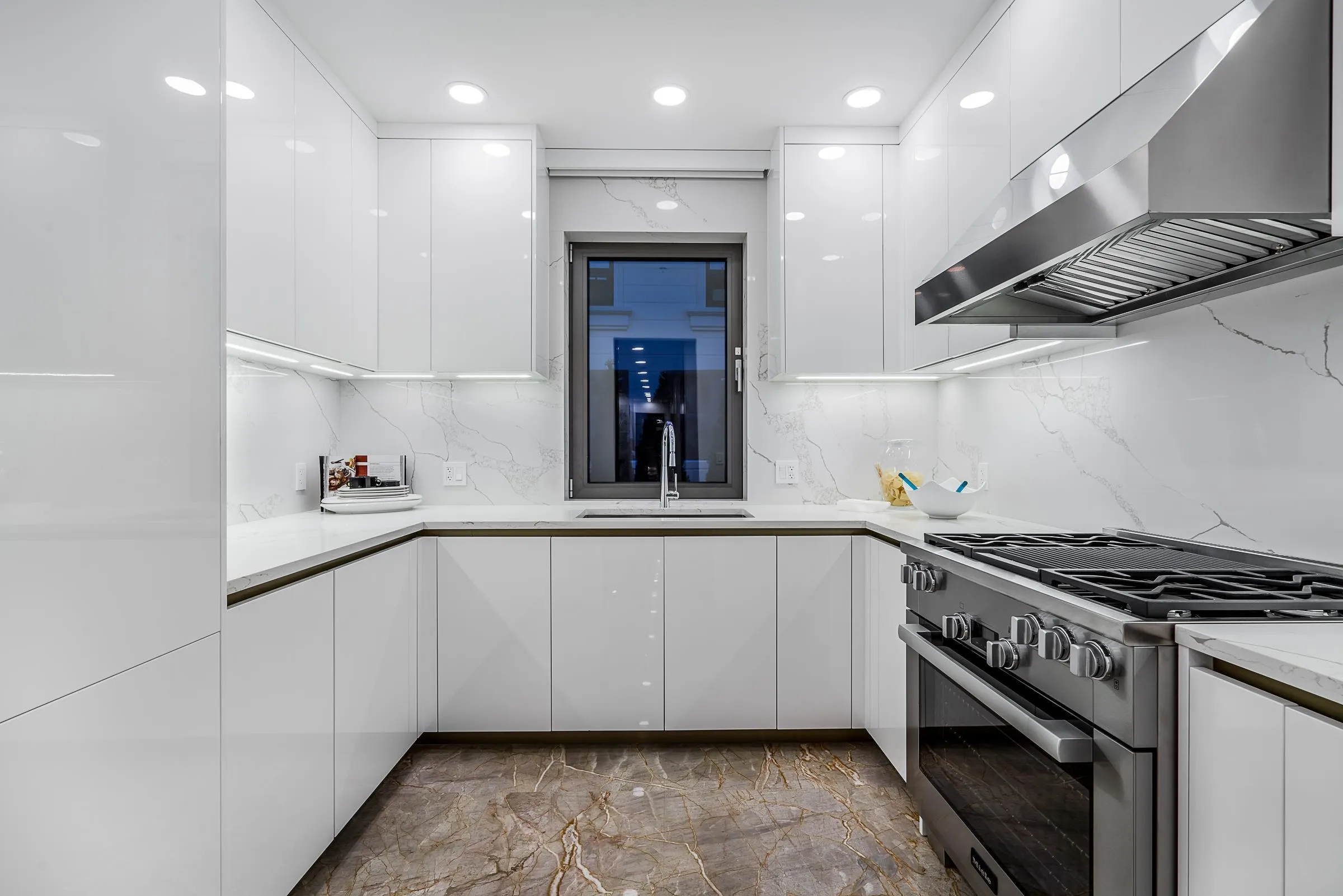 1123 Crestline Road, West Vancouver, BC V7S 2E3