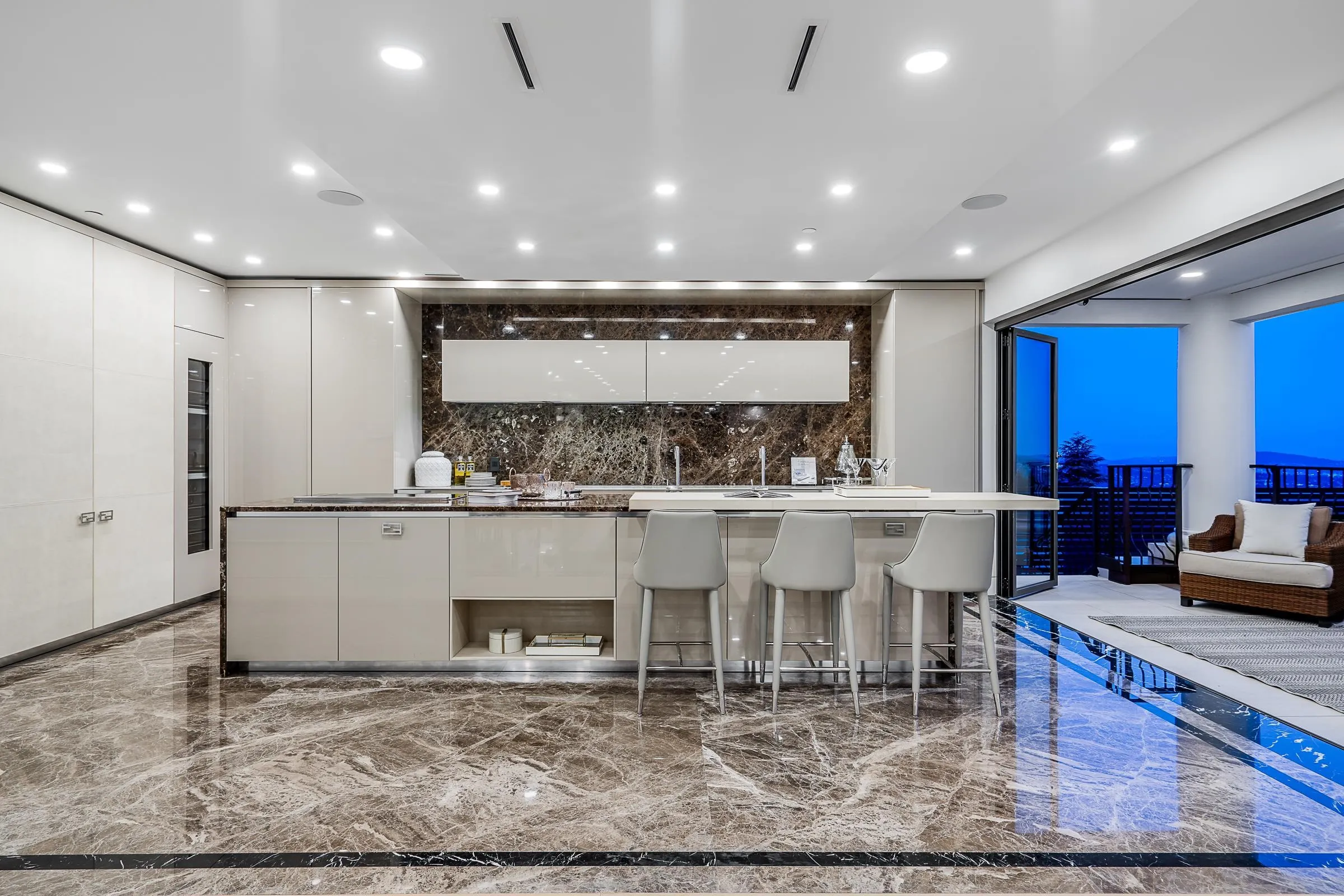 1123 Crestline Road, West Vancouver, BC V7S 2E3