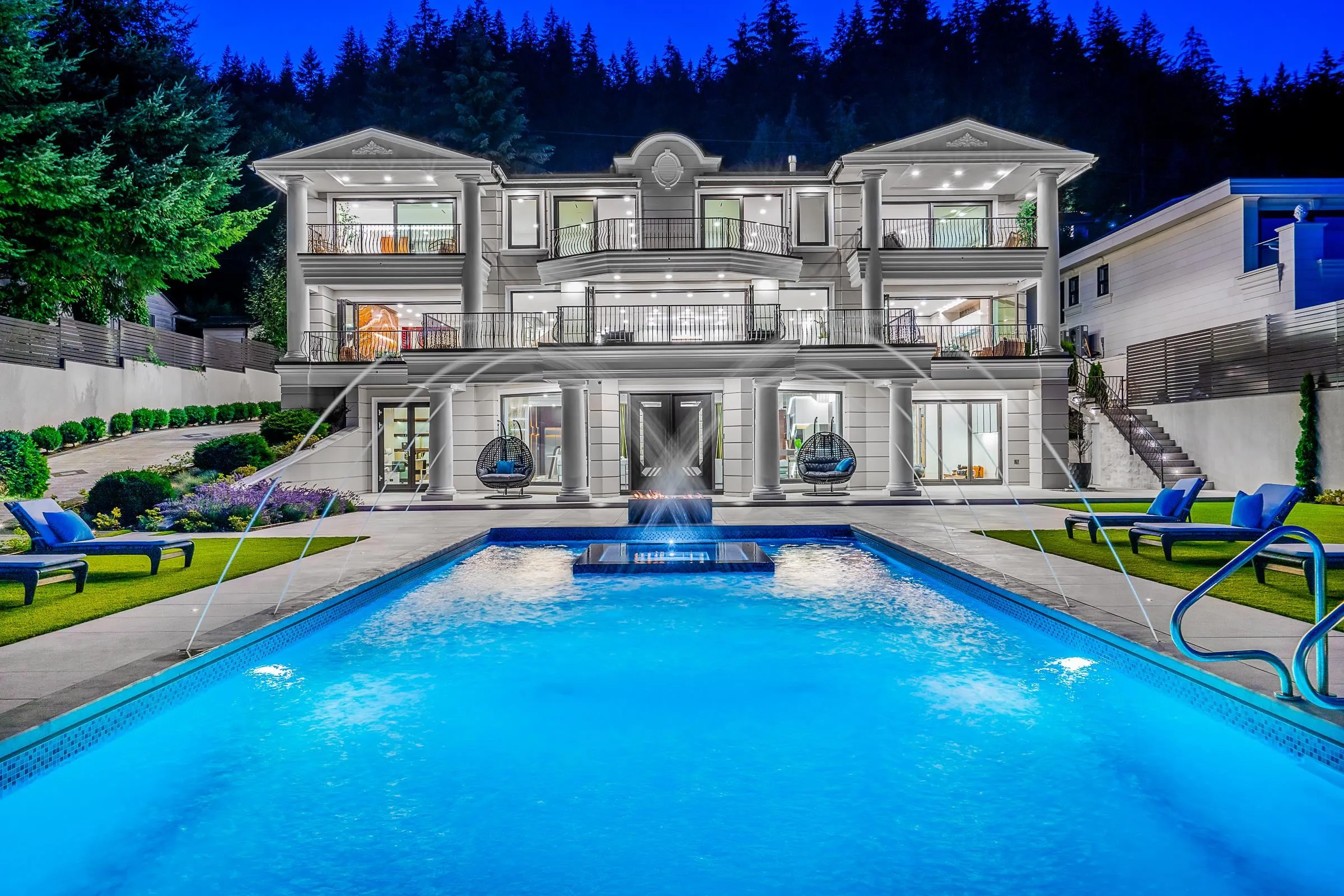 1123 Crestline Road, West Vancouver, BC V7S 2E3