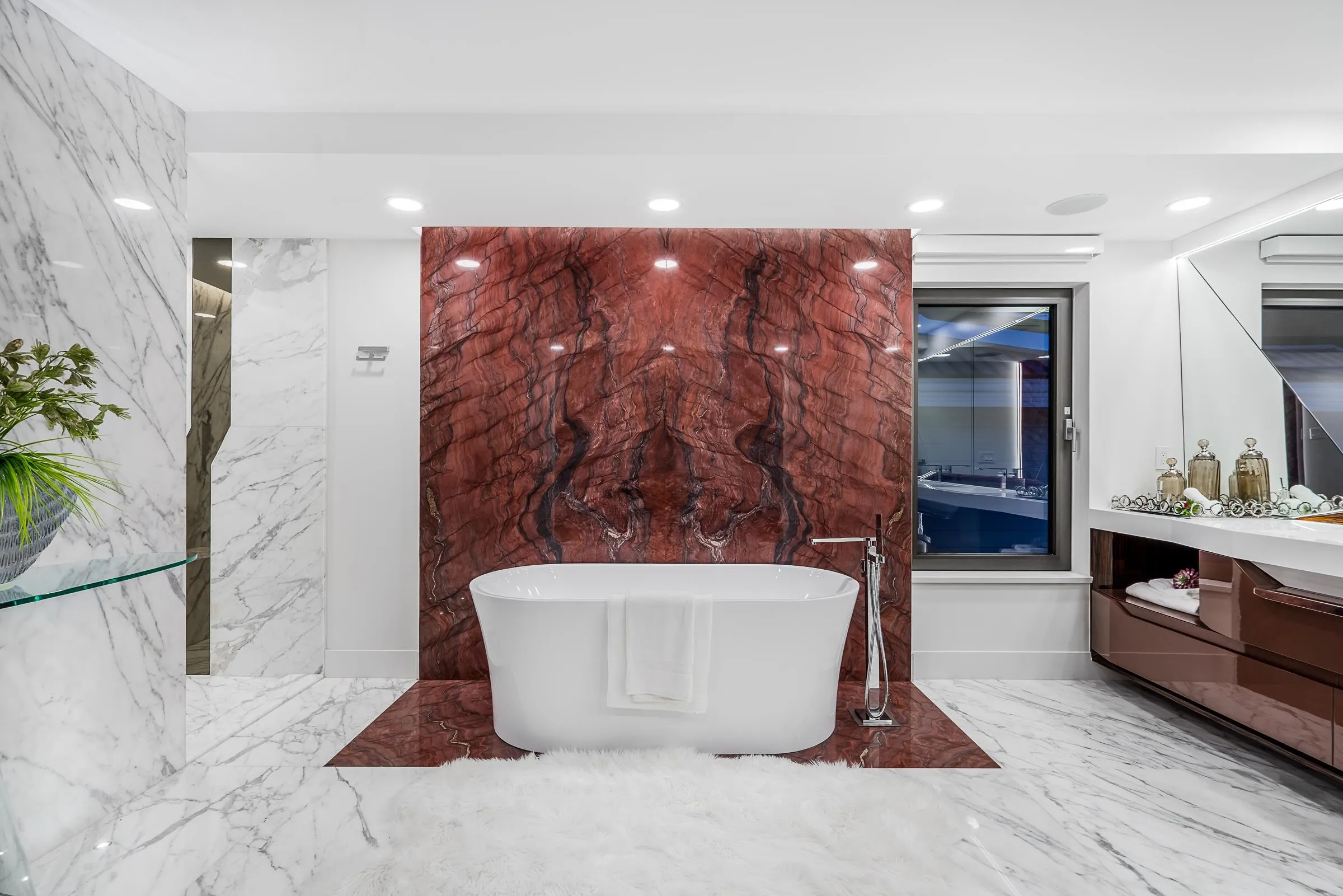 1123 Crestline Road, West Vancouver, BC V7S 2E3