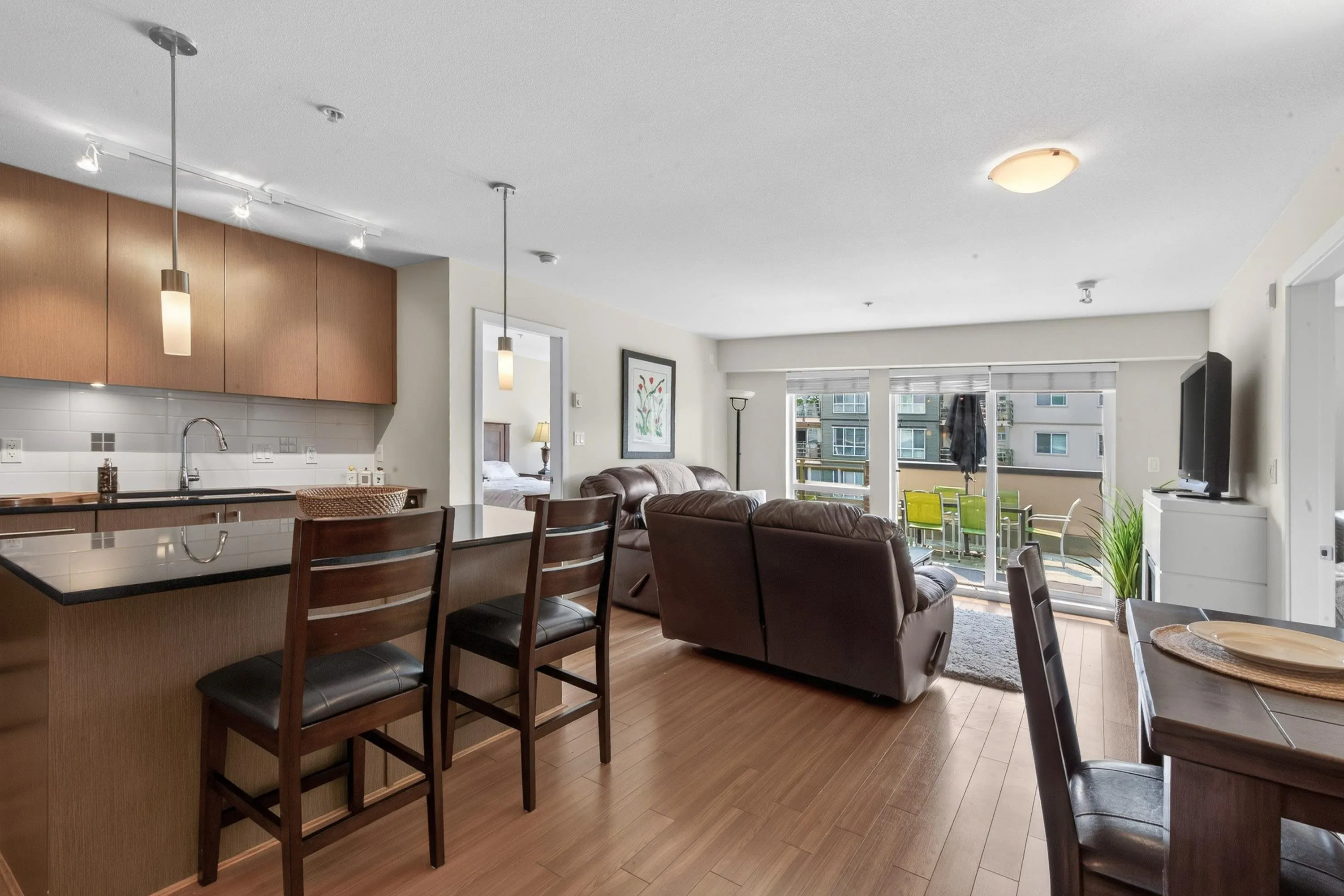 221 15745 Croydon Drive, Surrey, BC V3Z 2L5