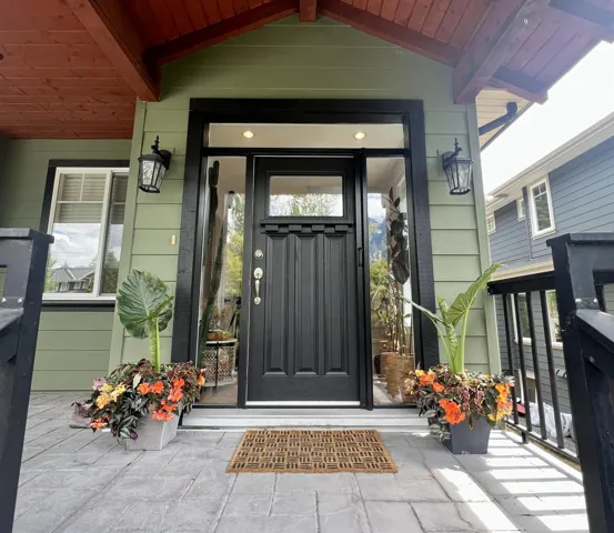 Entrance to property featuring a porch