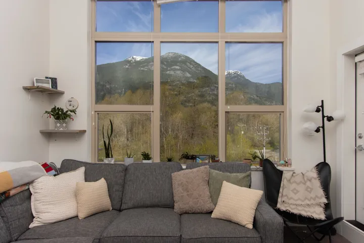 Living area with a mountain view