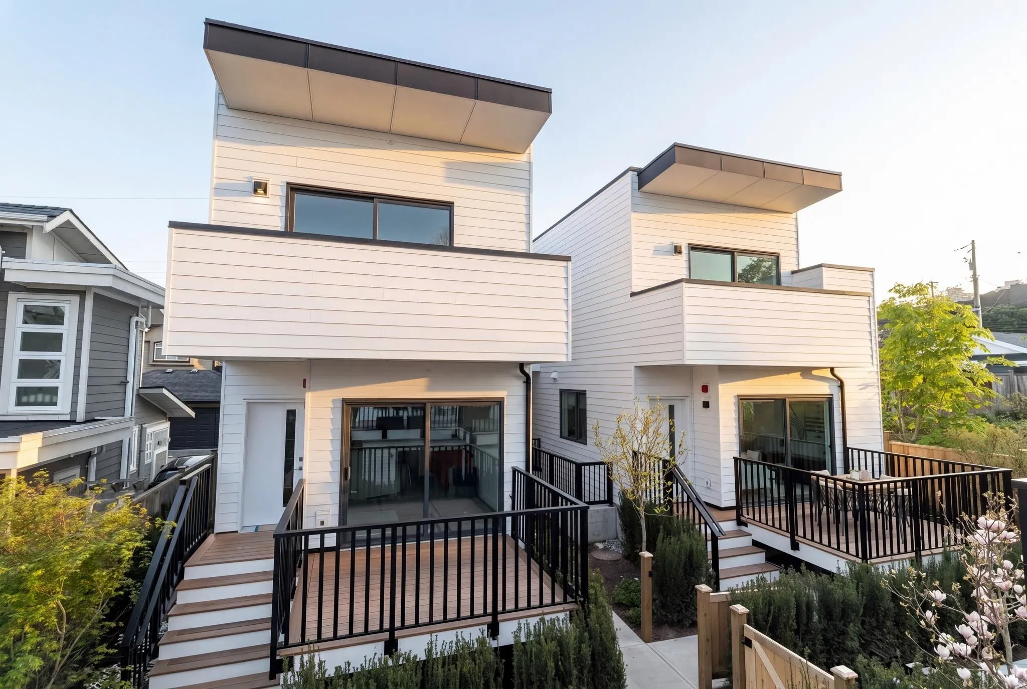 2 328 W 14th Street, North Vancouver, BC V7M 1P5