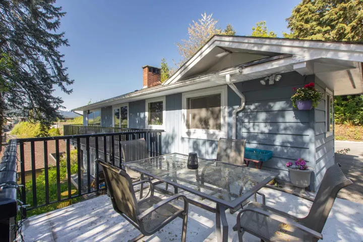 Deck featuring outdoor dining space