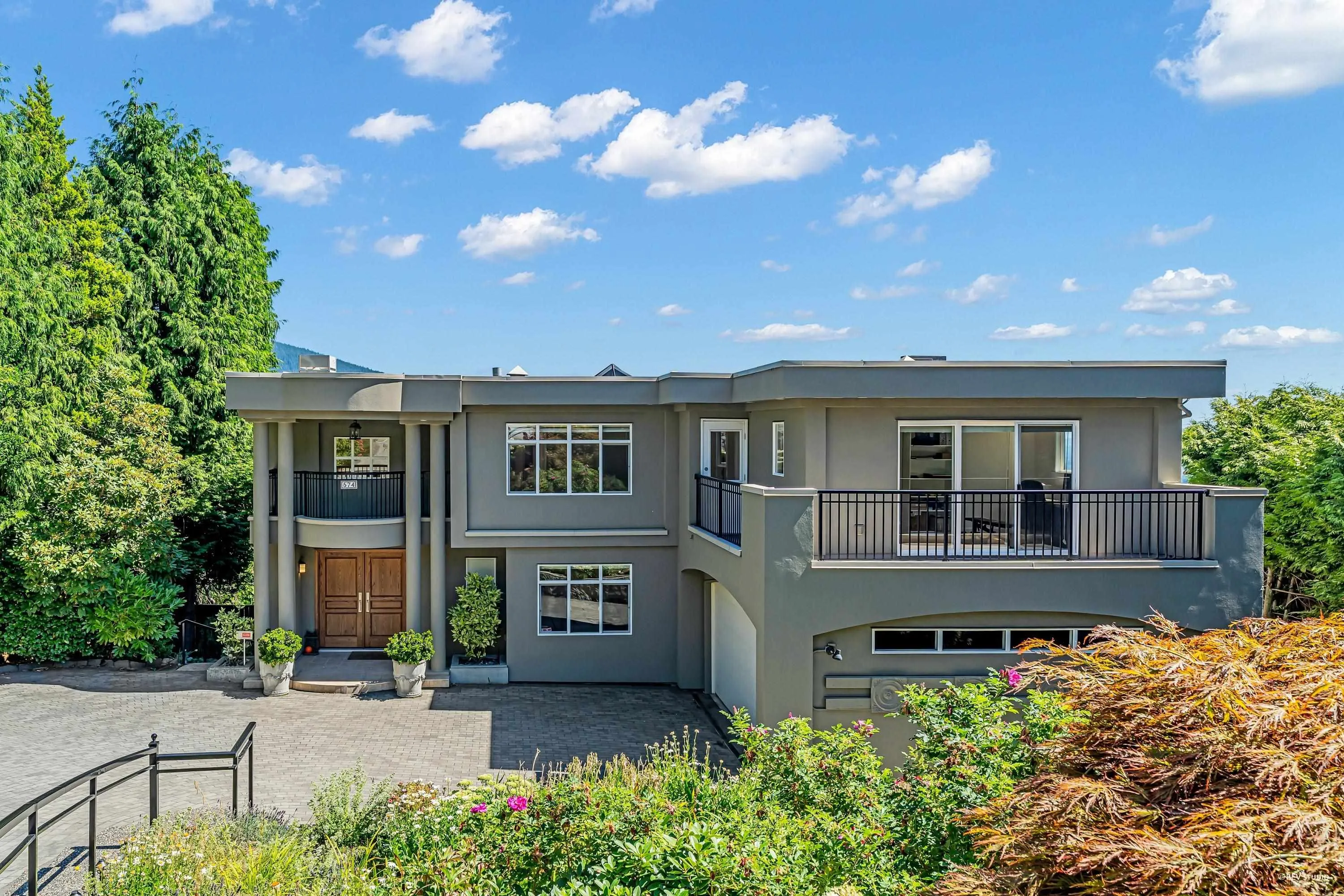 574 St. Andrews Place, West Vancouver, BC V7S 1V8