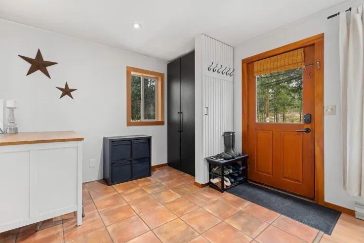 Foyer entrance featuring light tile patterned flooring and recessed lighting
