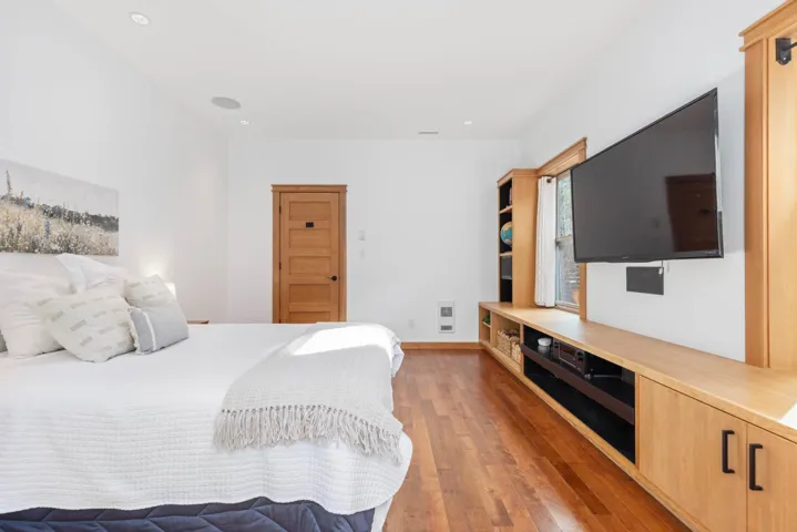 Bedroom featuring recessed lighting, baseboards, and wood finished floors
